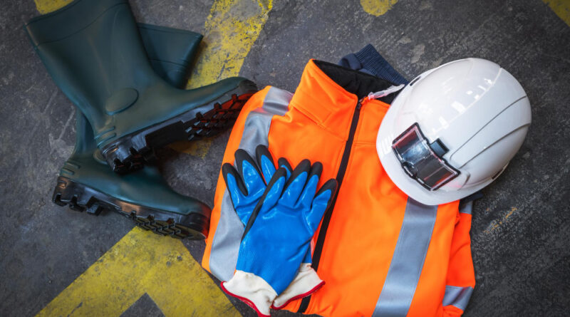 Jak dobrać zestaw asekuracyjny i skutecznie zabezpieczyć pracę na wysokości?